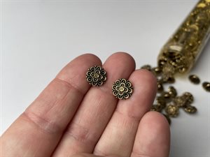 Metalknap - mini blomst i antik messing, 10 mm